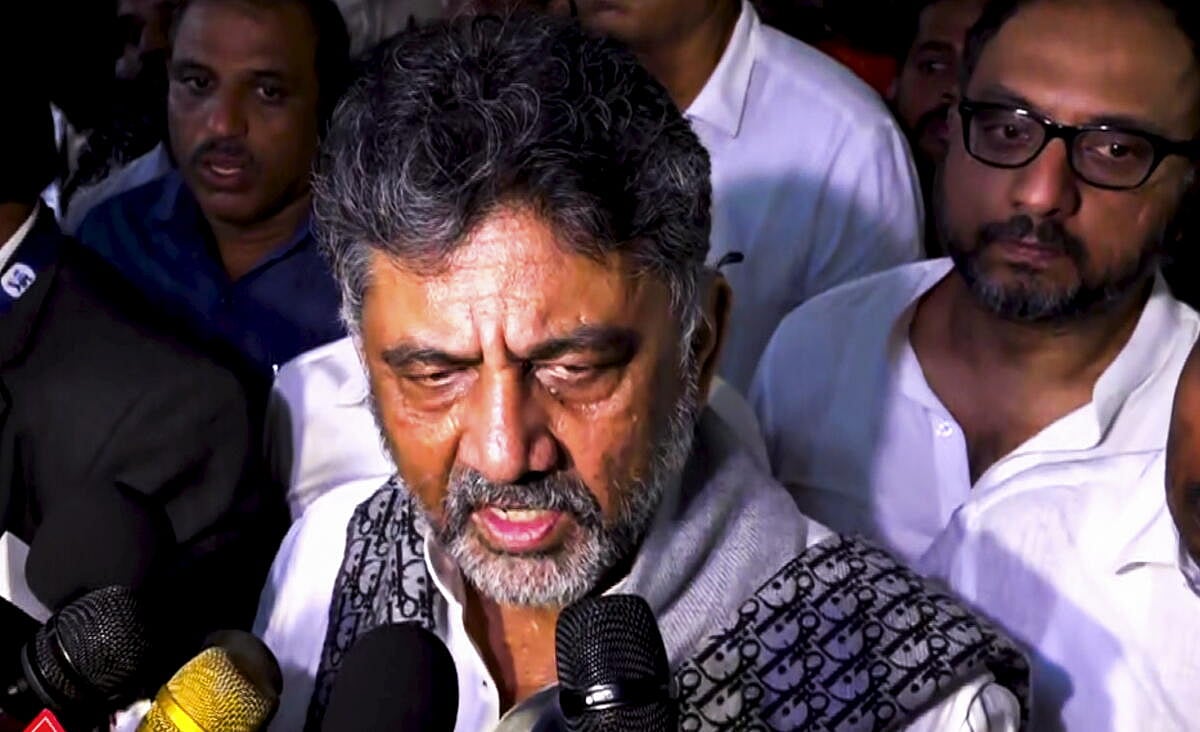 RCB ವಿಜಯೋತ್ಸವಕ್ಕೆ ಆಹ್ವಾನಿಸಿದ್ದು ಯಾರೆಂದು ರಾಜ್ಯಪಾಲರನ್ನೇ ಕೇಳಿ: ಡಿಕೆಶಿ