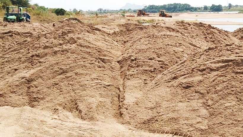 ಮರಳುದಂಧೆ ವರದಿಗೆ ಹೋಗಿದ್ದ ಪತ್ರಕರ್ತ; SP ಕಚೇರಿಯಲ್ಲಿ ಥಳಿತದ ಆರೋಪ: SC ರಕ್ಷಣೆ