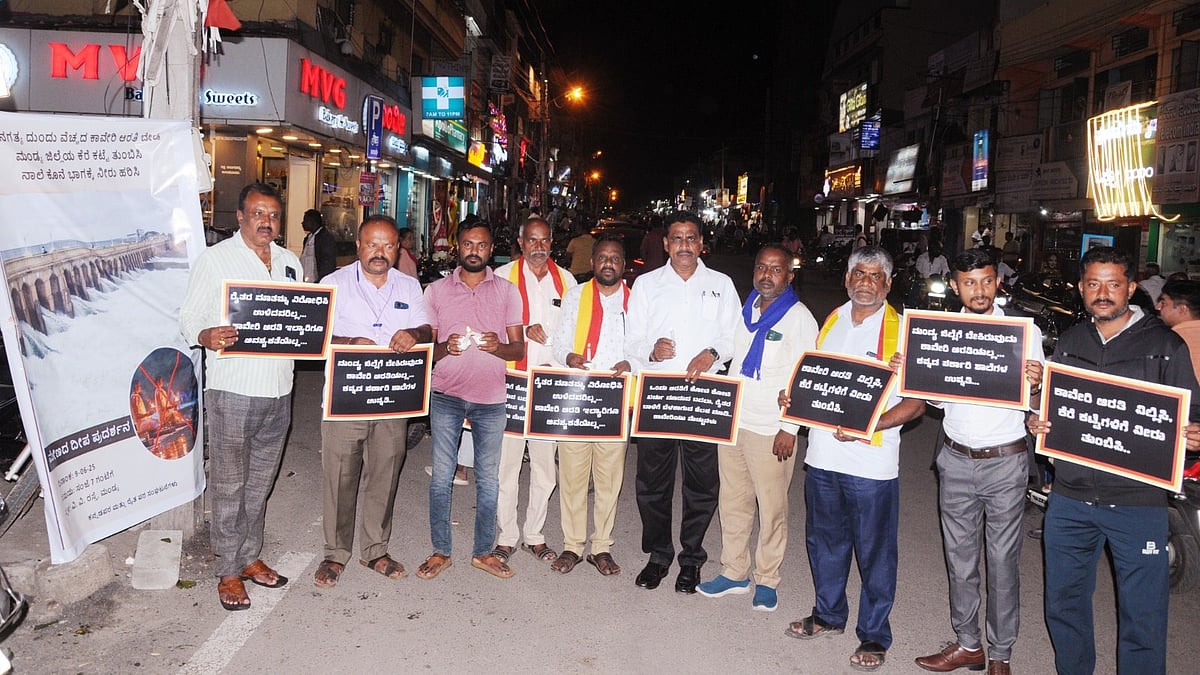 ಮಂಡ್ಯ: ‘ಕಾವೇರಿ ಆರತಿ’ ನಿಲ್ಲಿಸಿ, ಕೆರೆ ಕಟ್ಟೆ ತುಂಬಿಸಿ