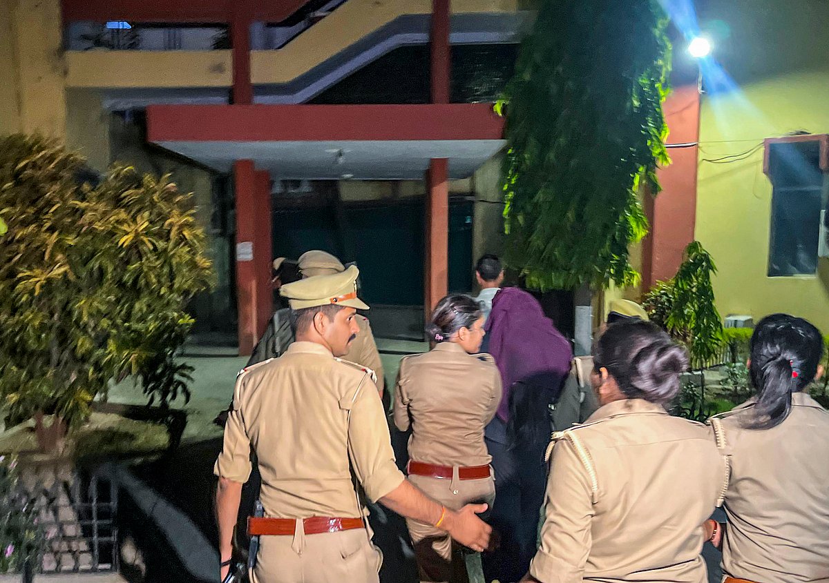 ಮಧುಚಂದ್ರದಲ್ಲಿ ‘ನಲ್ಲ’ನ ಕೊಲೆ: ಘಾಜಿಪುರ್‌ ಜಿಲ್ಲಾ ಕೋರ್ಟ್‌ಗೆ ಆರೋಪಿ ಮಹಿಳೆ