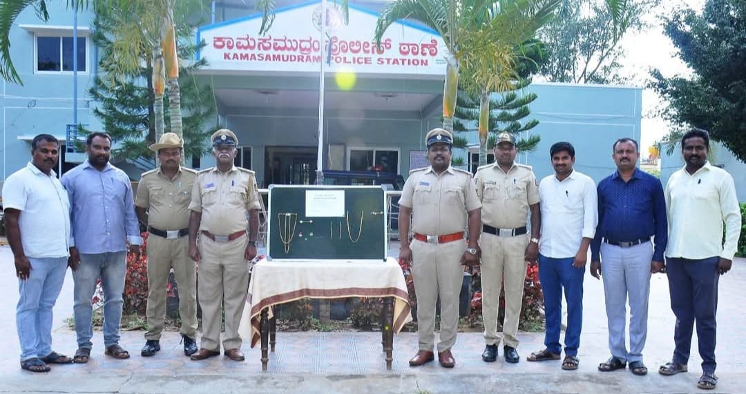 ಬಂಗಾರಪೇಟೆ ತಾಲ್ಲೂಕಿನ ಕಾಮಸಮುದ್ರ ಪೋಲಿಸ್ ಠಾಣೆಯಲ್ಲಿ ವಶ ಪಡಿಸಿಕೊಂಡ ಕಳವು ಮಾಲಿನೊಂದಿಗೆ ವಿಶೇಷ ಅಪರಾಧ ತಂಡದ ಪೊಲೀಸರು