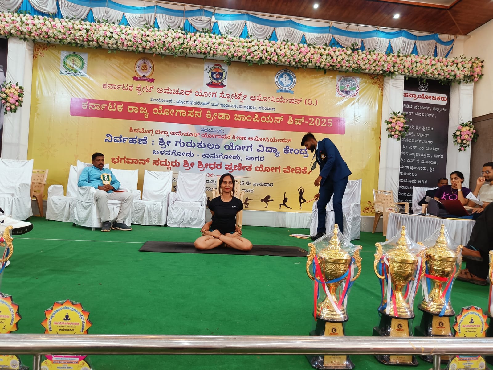ಯೋಗಾಸನ ಸ್ಪರ್ಧೆಯಲ್ಲಿ ಜಿ.ಕೆ.ಅರ್ಪಿತಾ ಯೋಗಾಸನ ಪ್ರದರ್ಶಿಸು್ತ್ತಿರುವುದು
