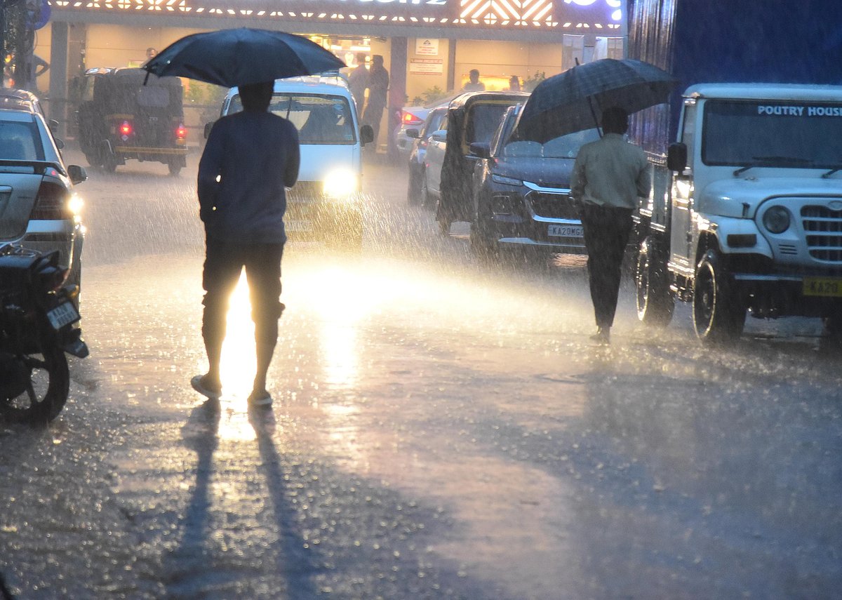 ರಾಜ್ಯದ ವಿವಿಧೆಡೆ ಧಾರಾಕಾರ ಮಳೆ: 5 ಜಿಲ್ಲೆಗಳಿಗೆ ‘ರೆಡ್ ಅಲರ್ಟ್’