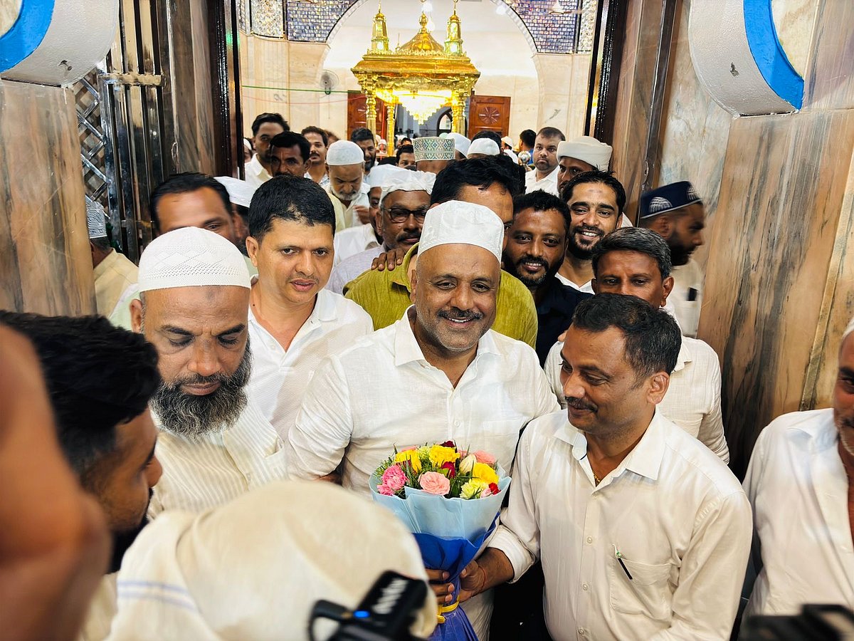 ಹಜ್ ಯಾತ್ರೆಯಿಂದ ಮರಳಿದ ಯು.ಟಿ.ಖಾದರ್‌: ಉಳ್ಳಾಲ ದರ್ಗಾದಲ್ಲಿ ವಿಶೇಷ ಪ್ರಾರ್ಥನೆ 