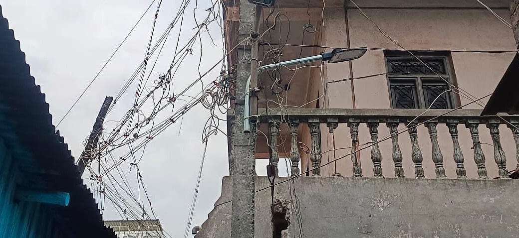 ಮಹಾಲಿಂಗಪುರ | ನಿಯಮ ಅನುಸರಿಸದ ಗುತ್ತಿಗೆದಾರ: ವರ್ಷದಲ್ಲೇ ಹಾಳಾದ ಎಲ್‍ಇಡಿ ದೀಪ