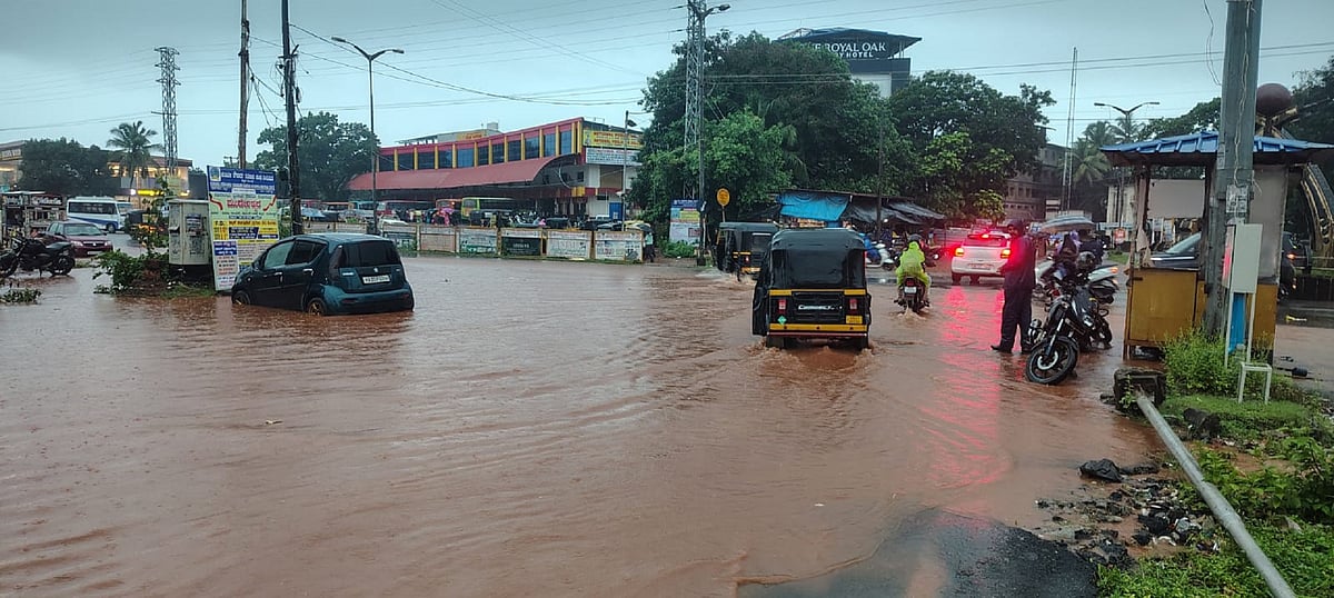 ಭಟ್ಕಳದಲ್ಲಿ ಭಾರಿ ಮಳೆ: ತಗ್ಗು ಪ್ರದೇಶ ಜಲಾವೃತ್ತ
