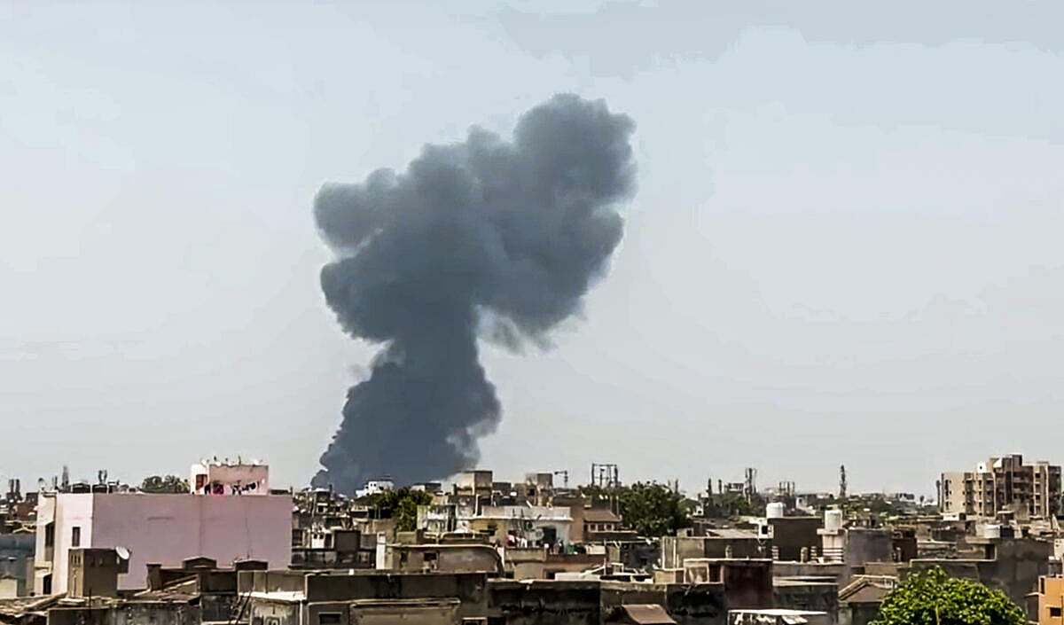 Breaking News: 200ಕ್ಕೂ ಹೆಚ್ಚು ಪ್ರಯಾಣಿಕರಿದ್ದ ವಿಮಾನ ಅಹಮದಾಬಾದ್‌ನಲ್ಲಿ ಪತನ