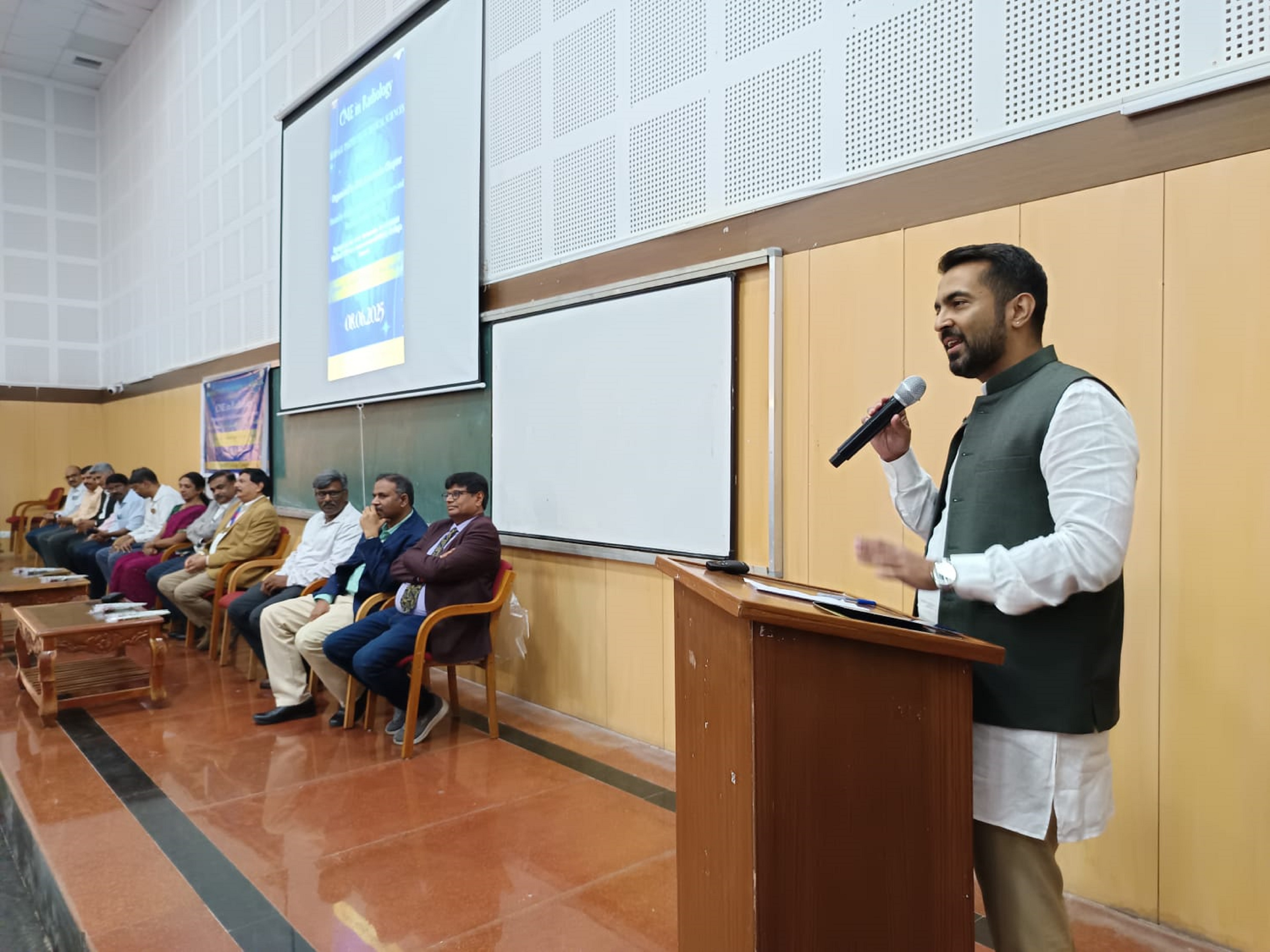 ಕಾರ್ಯಾಗಾರದಲ್ಲಿ ಶಾಸಕ ಡಾ.ಮಂತರ್‌ಗೌಡ ಮಾತನಾಡಿದರು