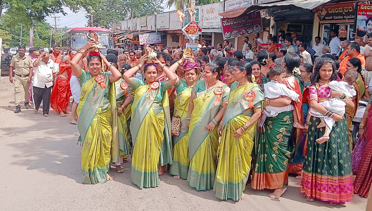 ರಾಘವೇಂದ್ರ ಸ್ವಾಮಿ ಮೃತ್ತಿಕಾ ಬೃಂದಾವನ ಪ್ರತಿಷ್ಠಾಪನೆ ಸಂಭ್ರಮ  