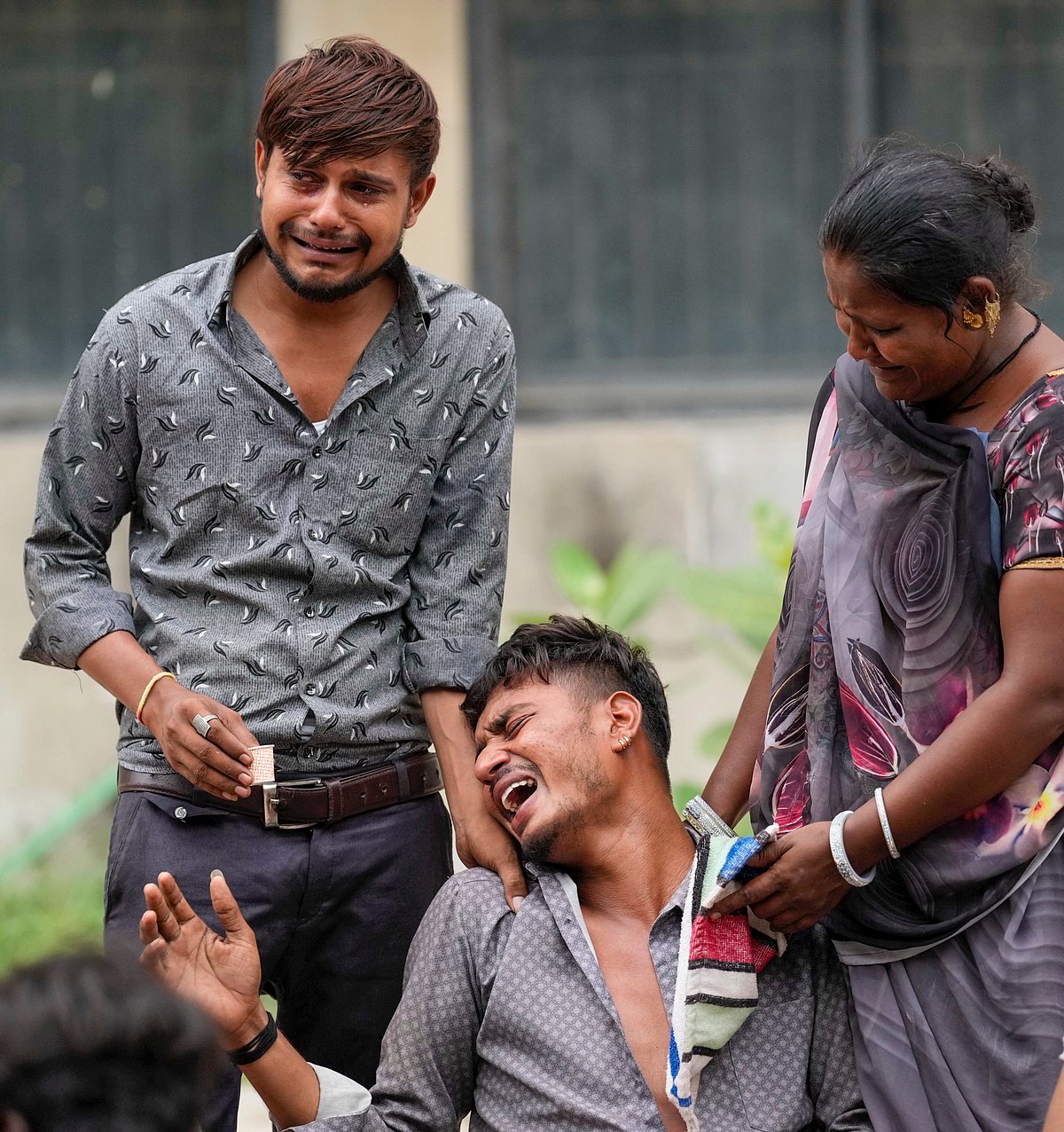 ಅಹಮದಾಬಾದ್ ವಿಮಾನ ದುರಂತ: ವೇದನೆ, ವಿಷಾದ, ಸೂತಕದ ಛಾಯೆ