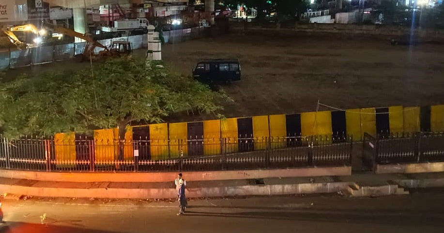 ಹುಬ್ಬಳ್ಳಿ ಮೇಲ್ಸೇತುವೆ ಕಾಮಗಾರಿ: ‘ಈದ್ಗಾ’ ಕಾಂಪೌಂಡ್ ತೆರವಿಗೆ ಚಾಲನೆ