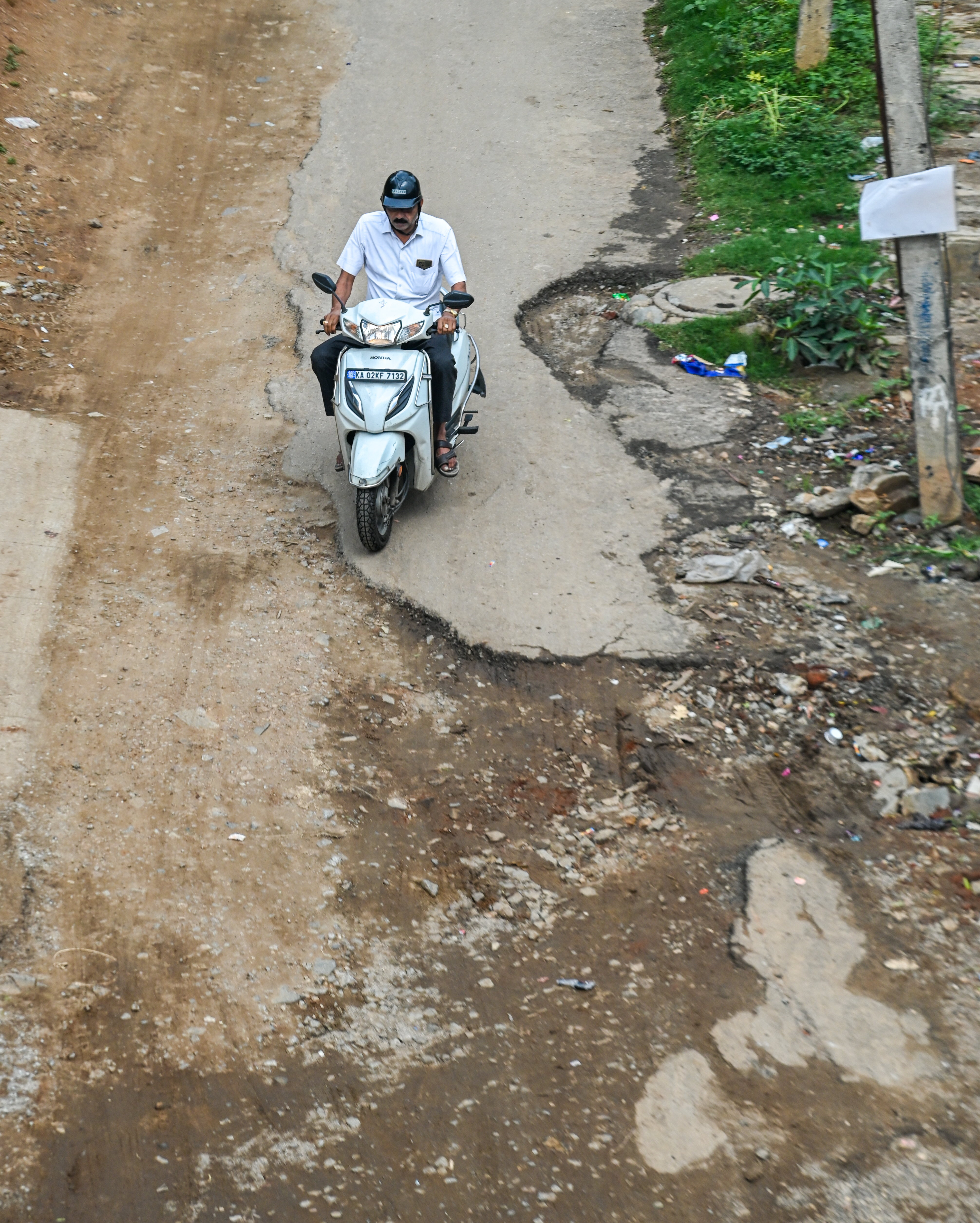 ಸುಮನಹಳ್ಳಿ– ವಿಶ್ವನೀಡಂ ಅಂಚೆ 1ನೇ ಅಡ್ಡರಸ್ತೆಯ ದುಃಸ್ಥಿತಿ
ಪ್ರಜಾವಾಣಿ ಚಿತ್ರ: ಎಂ. ಎಸ್. ಮಂಜುನಾಥ್