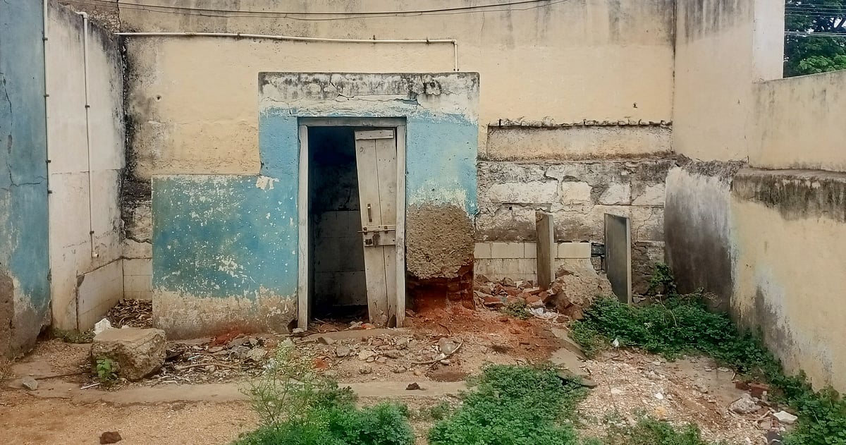 ಗದಗ | ಸರ್ಕಾರಿ ಶಾಲೆಗಳ ಶೌಚಾಲಯ: ನಿರ್ವಹಣೆ ಕೊರತೆಯಿಂದ ಅವ್ಯವಸ್ಥೆ