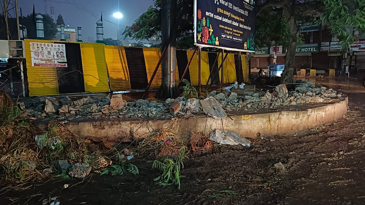 ಹುಬ್ಬಳ್ಳಿ: ರಾತ್ರೋರಾತ್ರಿ 'ಈದ್ಗಾ’ ಕಾಂಪೌಂಡ್ ತೆರವು