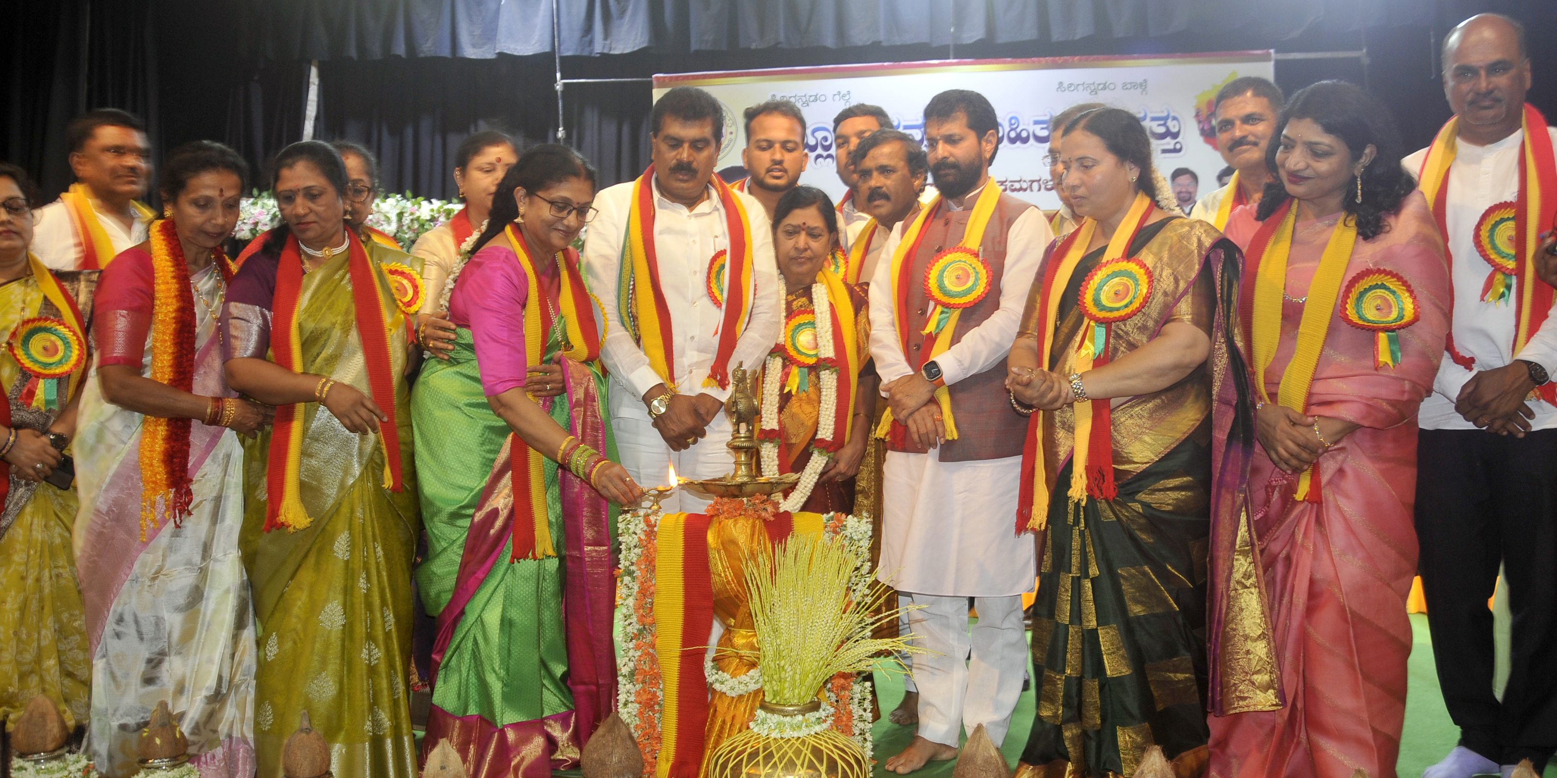 ಸಮ್ಮೇಳನದವನ್ನು ನಿವೃತ್ತ ಪ್ರಾಧ್ಯಾಪಕಿ ಎಸ್.ಪಿ.ಉಮಾದೇವಿ ಸುತ್ತೂರು ಉದ್ಘಾಟಿಸಿದರು