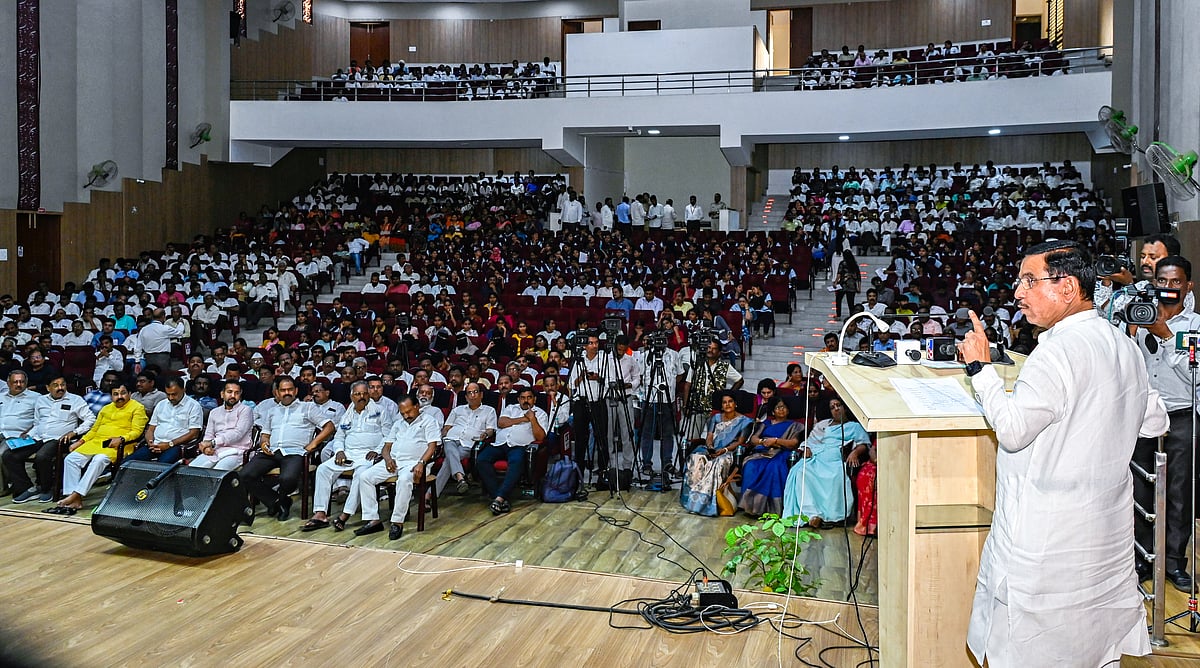 ಸೋಲಿನ ಭಯ; ಏಕಕಾಲಕ್ಕೆ ಚುನಾವಣೆಗೆ ಕಾಂಗ್ರೆಸ್ ವಿರೋಧ-  ಜೋಶಿ ವಾಗ್ದಾಳಿ