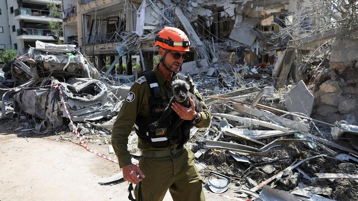 ಇಸ್ರೇಲ್ ದಾಳಿಗೆ ಇರಾನ್ ಪ್ರತಿರೋಧ: ಟೆಲ್ ಅವಿವ್, ಜೆರುಸಲೆಮ್ ಮೇಲೆ ಕ್ಷಿಪಣಿ ದಾಳಿ