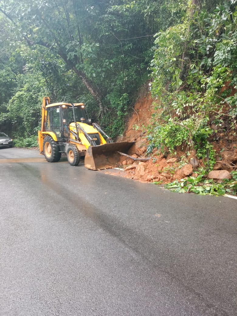 ಕಾರ್ಕಳದ ಮಾಳ ಘಾಟಿ ಪ್ರದೇಶದಲ್ಲಿ ಗುಡ್ಡ ಜರಿತ