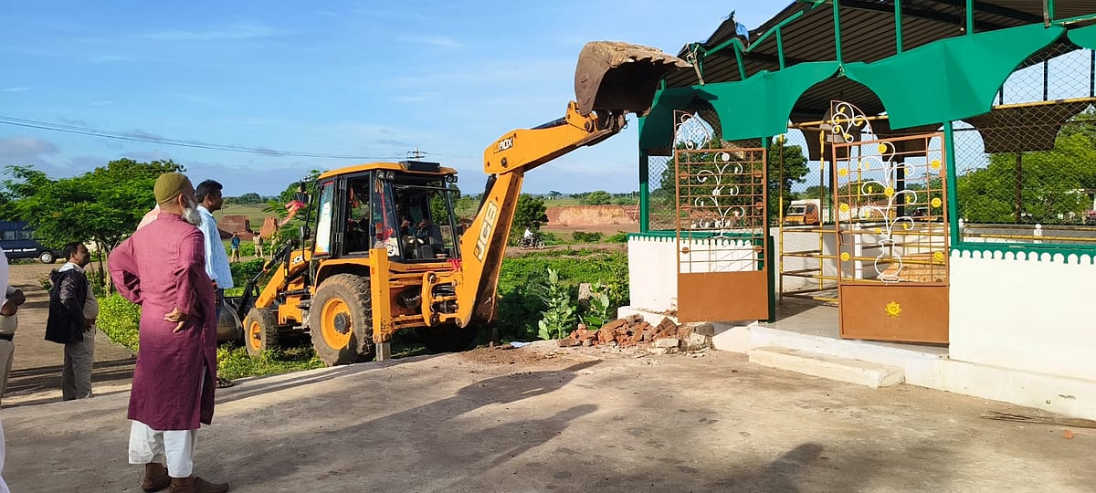 ಕೋರ್ಟ್‌ ಆದೇಶ: ಗುಳೇದಗುಡ್ಡ ತಾಲ್ಲೂಕಿನ ಖಾಜಿ ಬೂದಿಹಾಳ ಗ್ರಾಮದಲ್ಲಿ ದರ್ಗಾ ತೆರವು