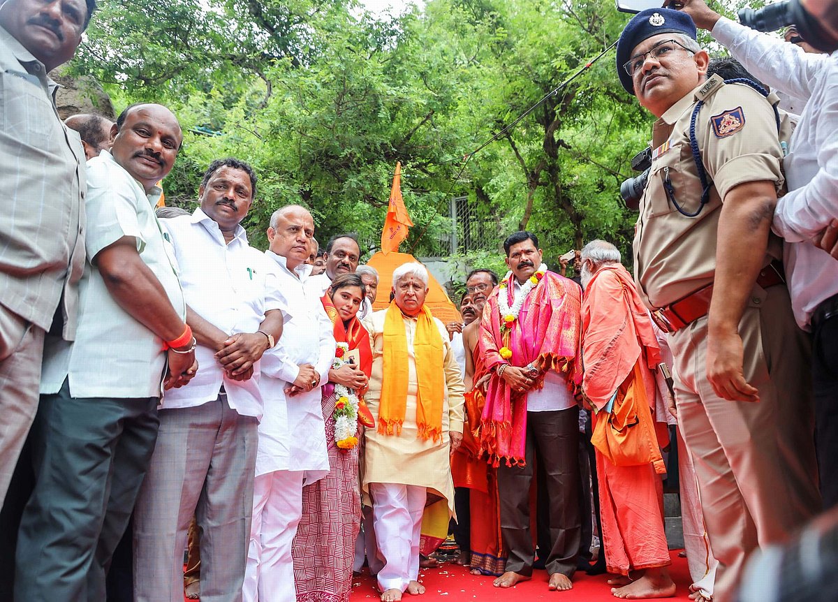ಅಂಜನಾದ್ರಿ ಅಭಿವೃದ್ಧಿ ಕುರಿತ ಸಭೆ: ವಿಳಂಬಕ್ಕೆ ಆಕ್ರೋಶ, ಕಾಮಗಾರಿ ವೇಗಕ್ಕೆ ಸೂಚನೆ