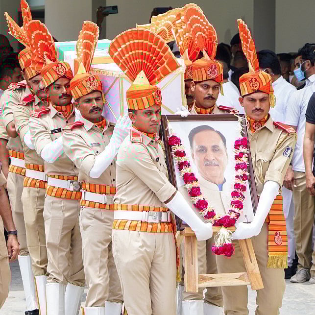 ವಿಜಯ್ ರೂಪಾನಿ ಮೃತದೇಹ ಕುಟುಂಬಕ್ಕೆ ಹಸ್ತಾಂತರ; ಇಂದು ಸಂಜೆ ಅಂತ್ಯಕ್ರಿಯೆ