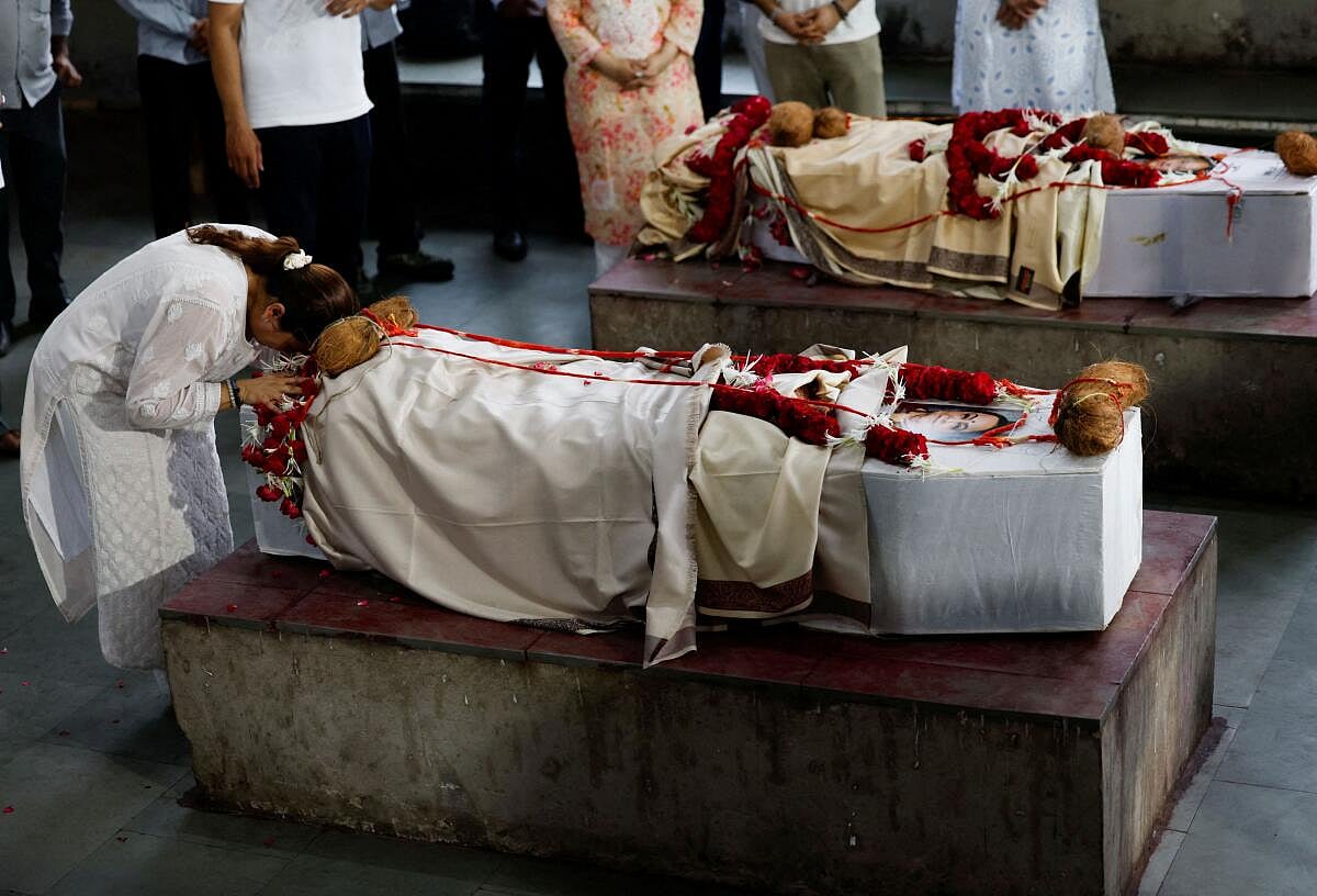 Plane Crash | 135 ಸಂತ್ರಸ್ತರ ಗುರುತು ಪತ್ತೆ, 101 ಮೃತದೇಹಗಳ ಹಸ್ತಾಂತರ