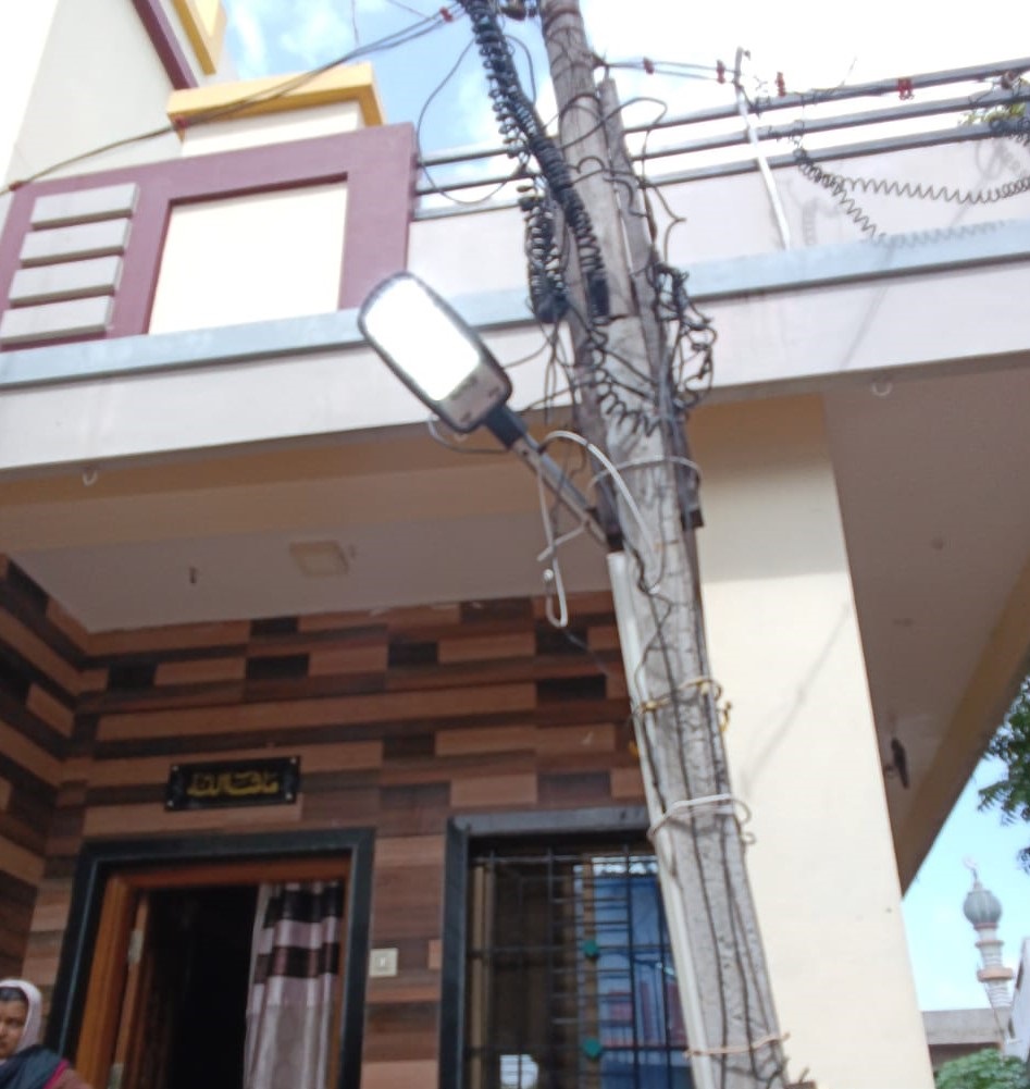 ಬೆಳಗಿದ ಎಲ್‍ಇಡಿ ದೀಪ