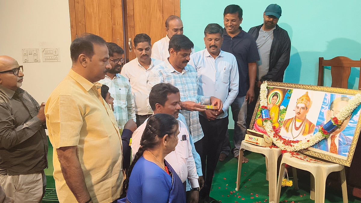 ಸಮಾಜದ ಏಳ್ಗೆಗೆ ಶ್ರಮಿಸಿದ ಮಹನೀಯರು: ಡಾ.ಮಂಜಯ್ಯ 