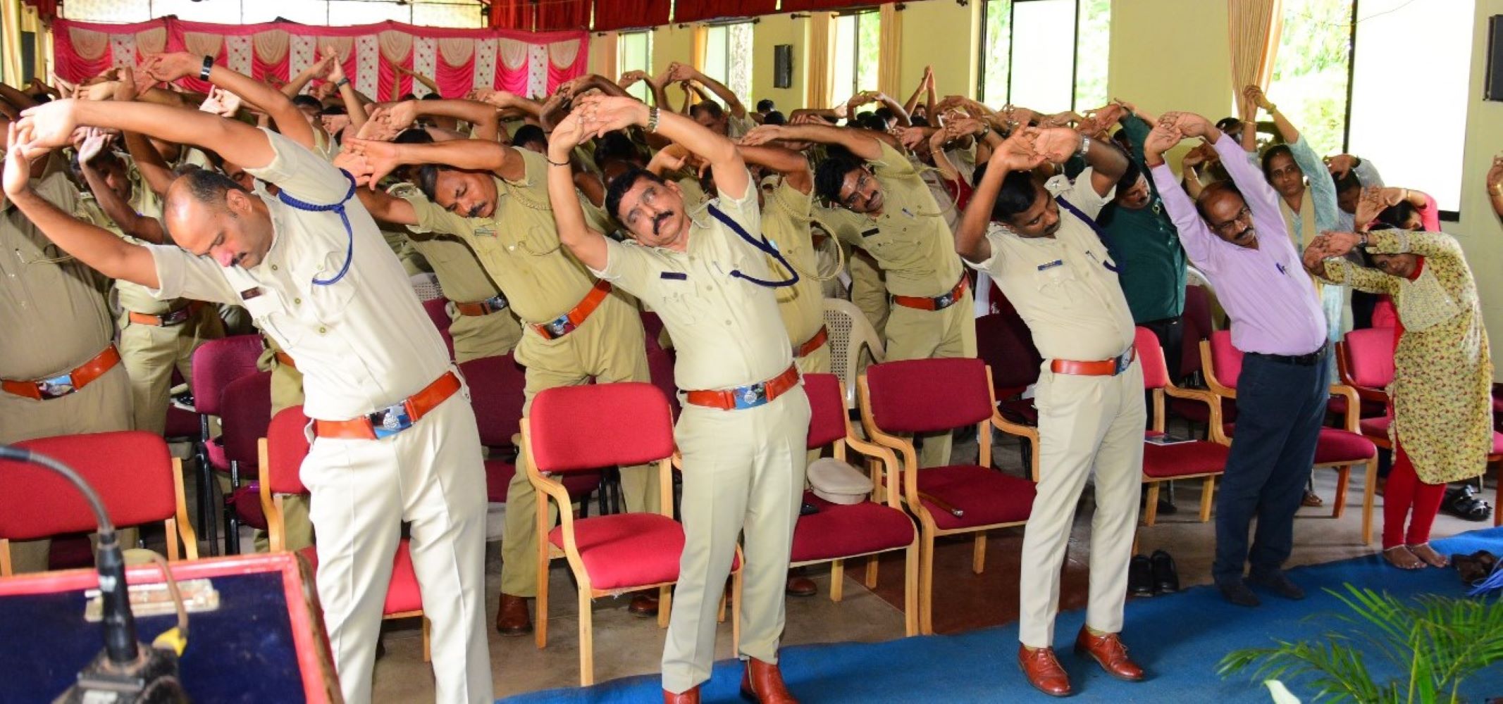 ಪೊಲೀಸರಿಂದ ಯೋಗಾಭ್ಯಾಸ