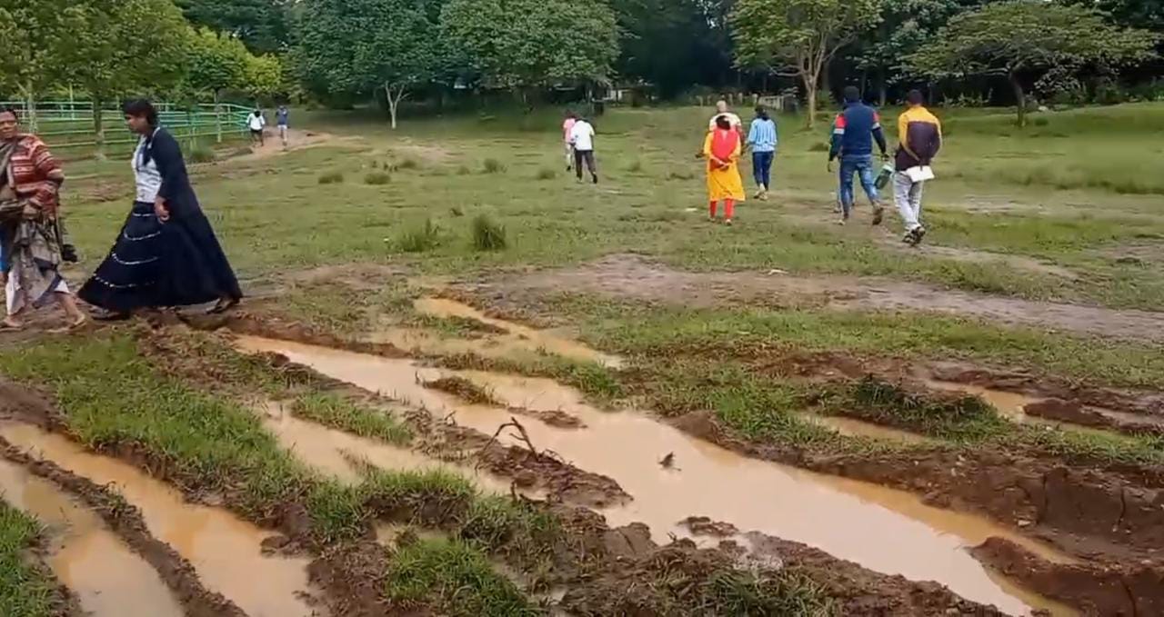 ಯಗಚಿ ಜಲಾಶಯಕ್ಕೆ ತೆರಳುವ ಹಾದಿ ಕೆಸರುಮಯವಾಗಿದೆ 