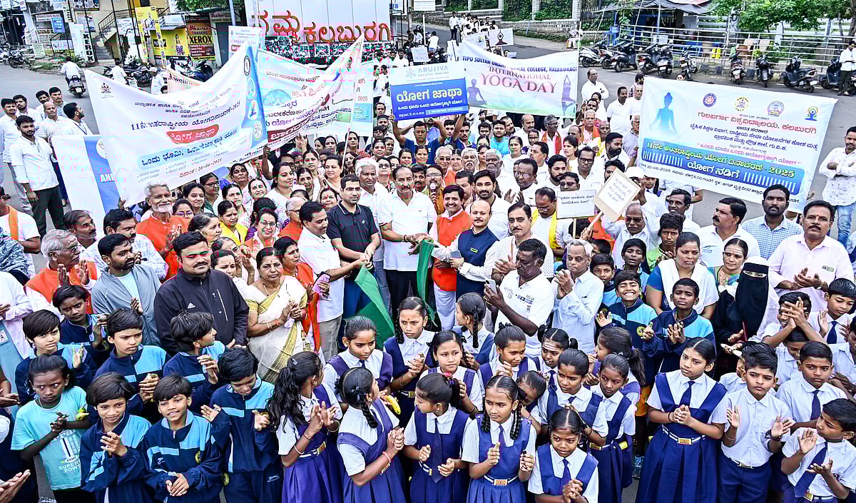 ಅಂತರರಾಷ್ಟ್ರೀಯ ಯೋಗ ದಿನ: ಕಲಬುರಗಿಯಲ್ಲಿ ಯೋಗ ಜಾಗೃತಿ ನಡಿಗೆ