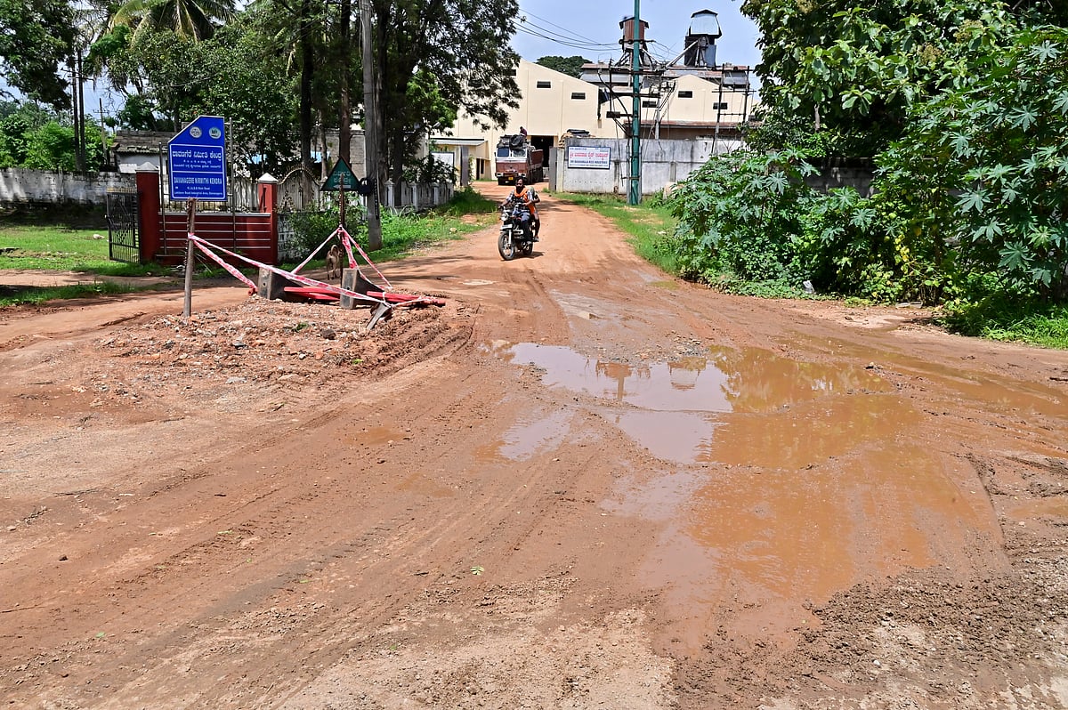 ಮೂಲಸೌಲಭ್ಯದ ಕೊರತೆ | ನಲುಗುತ್ತಿದೆ ಉದ್ಯಮ: ಕೈಗಾರಿಕೆಗಳಿಗೆ ಟ್ಯಾಂಕರ್‌ ನೀರೇ ಗತಿ