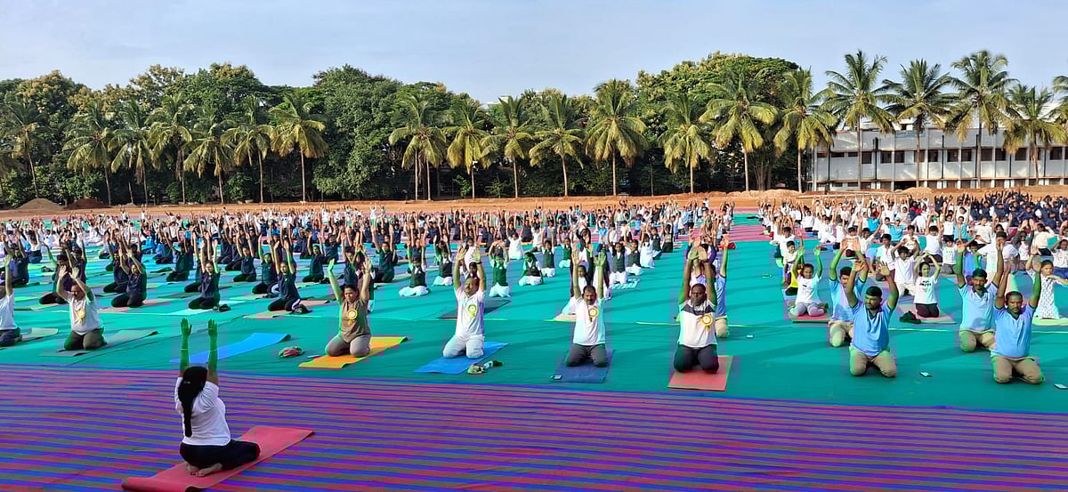 International Yoga Day | ತುಮಕೂರಿನಲ್ಲಿ ಯೋಗ ದಿನ ಆಚರಣೆ, ನೂರಾರು ಜನ ಭಾಗಿ