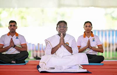 ರಾಷ್ಟ್ರಪತಿ ದ್ರೌಪದಿ ಮುರ್ಮು ಅವರಿಂದ ಯೋಗಾಸನ ಪ್ರದರ್ಶನ