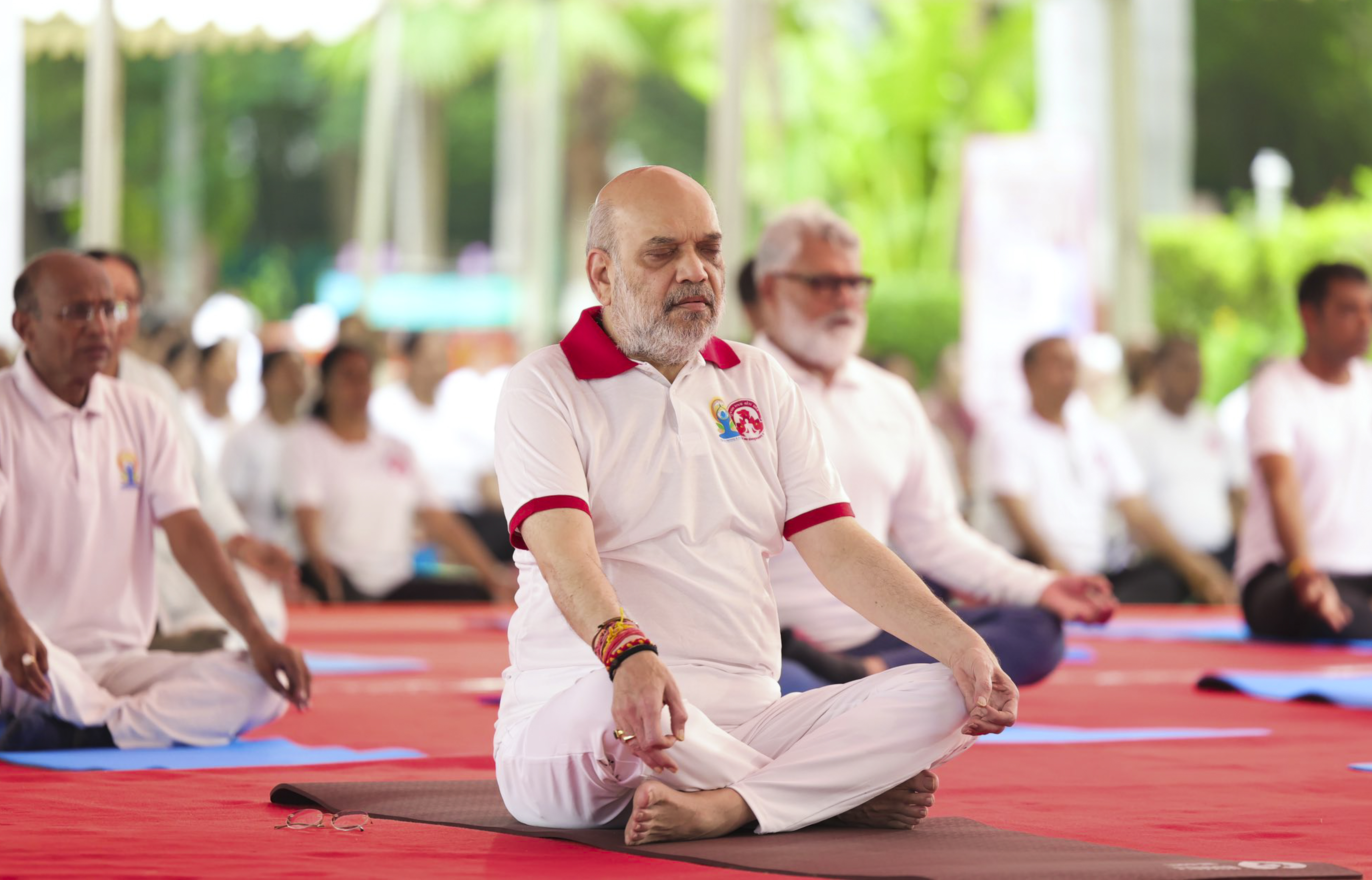 ಅಹಮದಾಬಾದ್‌ನಲ್ಲಿ ಯೋಗ ನಿರತ ಅಮಿತ್ ಶಾ