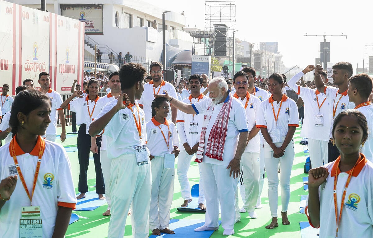 Yoga Day 2025; ಗಿನ್ನೆಸ್ ದಾಖಲೆ ನಿರ್ಮಿಸಿದ ಬುಡಕಟ್ಟು ವಿದ್ಯಾರ್ಥಿಗಳು