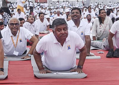 ಬಿಜೆಪಿ ಸಂಸದ ರವಿಶಂಕರ್ ಪ್ರಸಾದ್‌ ಅವರಿಂದ ಯೋಗಾಸನ ಪ್ರದರ್ಶನ