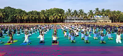 ತುಮಕೂರು ನಗರದ ಪೊಲೀಸ್ ಕವಾಯತು ಮೈದಾನದಲ್ಲಿ ಶನಿವಾರ ಅಂತರರಾಷ್ಟ್ರೀಯ ಯೋಗ ದಿನಾಚರಣೆ ಪ್ರಯುಕ್ತ ಸಾಮೂಹಿಕ ಯೋಗಾಭ್ಯಾಸ ನಡೆಯಿತು.