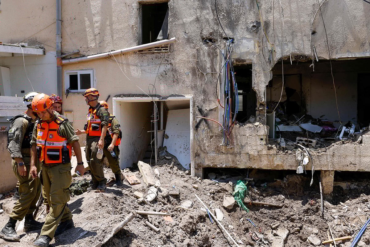 ಇಸ್ರೇಲ್‌ ತೀವ್ರ ದಾಳಿ: ಇರಾನ್‌ನ ಮೂವರು ಕಮಾಂಡರ್‌ಗಳ ಹತ್ಯೆ