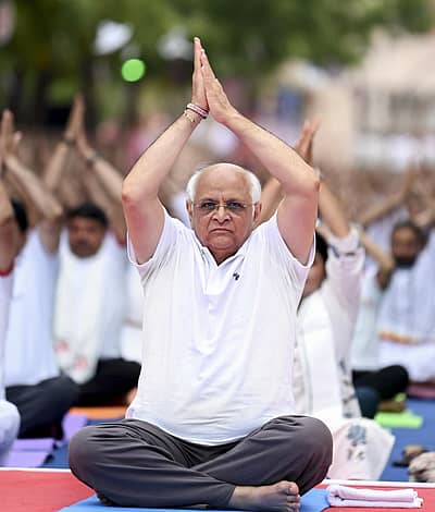 ಗುಜರಾತ್ ಮುಖ್ಯಮಂತ್ರಿ ಭೂಪೇಂದ್ರ ಪಟೇಲ್‌ ಅವರು ಯೋಗಾಸನ ಮಾಡಿದರು