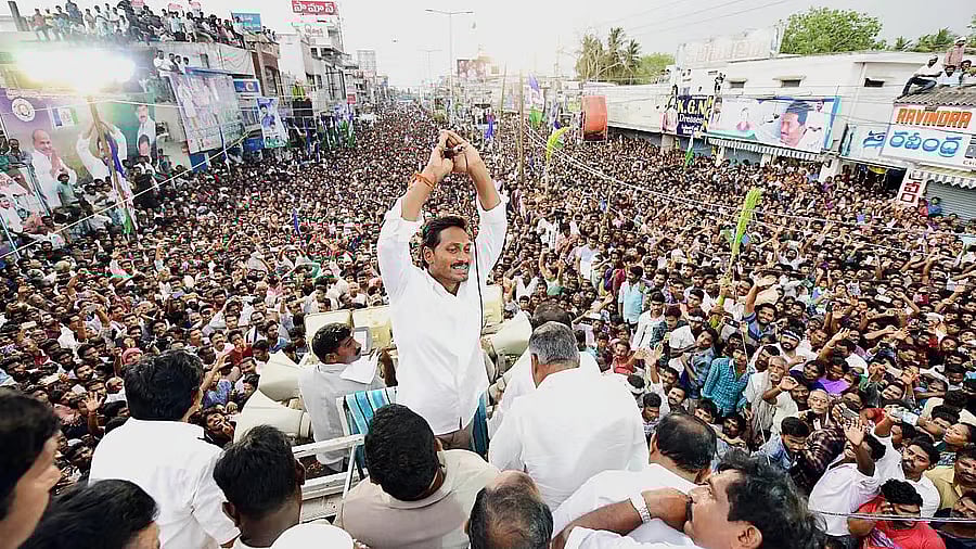 ಕಾರು ಹರಿದು ವ್ಯಕ್ತಿ ಸಾವು: ಆಂಧ್ರ ಮಾಜಿ ಸಿಎಂ ಜಗನ್  ವಿರುದ್ಧ ಪ್ರಕರಣ