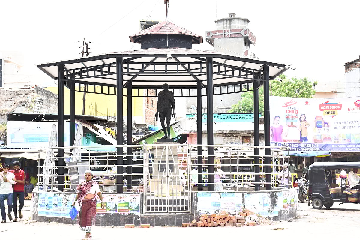 ಯಾದಗಿರಿ: ಗಾಂಧಿ ತಾತನಿಗೆ ನೆರಳು ವ್ಯವಸ್ಥೆ