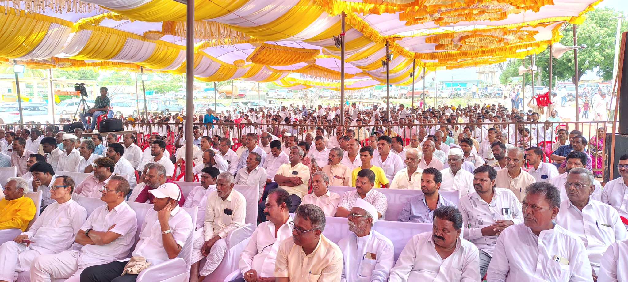 ಹುನಗುಂದ ತಾಲ್ಲೂಕಿನಹಾವರಗಿ ಗ್ರಾಮದಲ್ಲಿ ನಡೆದ ಎಸ್. ಆರ್.ಕಾಶಪ್ಪನವರ 23ನೇ ಪುಣ್ಯಸ್ಮರಣೆ ಕಾರ್ಯಕ್ರಮದಲ್ಲಿ ಪಾಲ್ಗೊಂಡಿದ್ದ ಜನರು