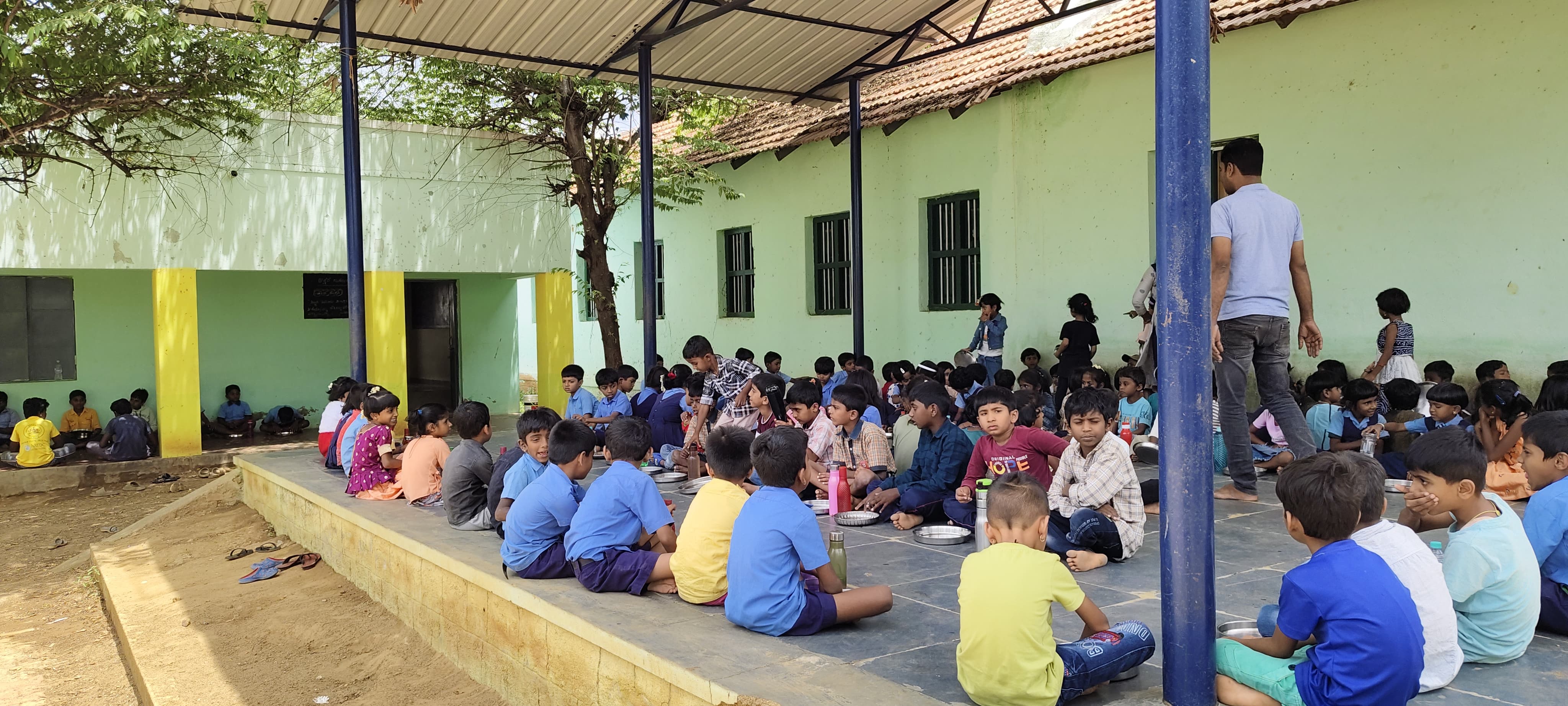 ಅರಳಗುಪ್ಪೆ ಶಾಲೆಯ ಶಾಲಾ ವಿದ್ಯಾರ್ಥಿಗಳು.