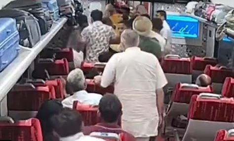 Video: ವಂದೇ ಭಾರತ್ ರೈಲಿನಲ್ಲಿ BJP ಶಾಸಕನ ಬೆಂಬಲಿಗರಿಂದ ಪ್ರಯಾಣಿಕನ ಮೇಲೆ ಹಲ್ಲೆ