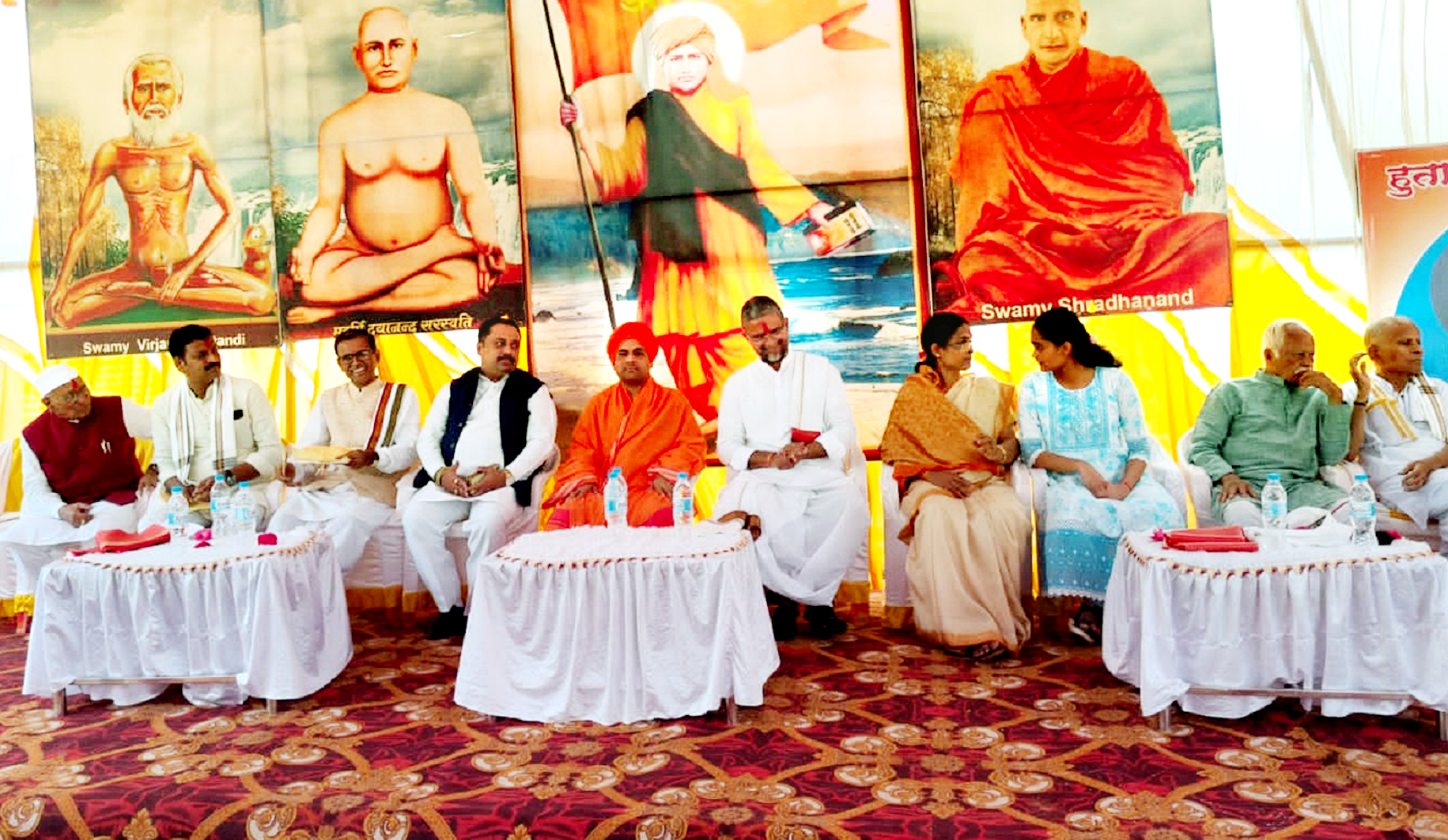 ಬಸವಕಲ್ಯಾಣ ನಗರದಲ್ಲಿ ಬುಧವಾರ ನಡೆದ ಹುತಾತ್ಮ ಧರ್ಮಪ್ರಕಾಶರ 87 ನೇ ಪುಣ್ಯಸ್ಮರಣೆ ಹಾಗೂ ಸ್ಮಾರಕ ಸ್ತಂಭದ ಉದ್ಘಾಟನಾ ಕಾರ್ಯಕ್ರಮದಲ್ಲಿ ನರೇಂದ್ರ ಆಚಾರ್ಯ ಅಭಿನವ ಘನಲಿಂಗ ರುದ್ರಮುನಿ ಶಿವಾಚಾರ್ಯರು ಮಲ್ಲಿಕಾರ್ಜುನ ಖೂಬಾ ಪಾಲ್ಗೊಂಡಿದ್ದರು