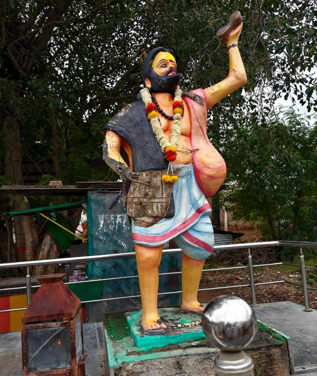 ಕೊಪ್ಪಳ: ಕನಕದಾಸರ ಮೂರ್ತಿ ಭಗ್ನ; ಹಾಲುಮತ ಸಮಾಜದ ಆಕ್ರೋಶ

