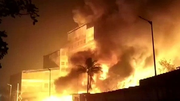 ದೆಹಲಿಯ ರಾಸಾಯನಿಕ ಕಾರ್ಖಾನೆಯಲ್ಲಿ ಬೆಂಕಿ; ನಾಲ್ವರು ಸಾವು