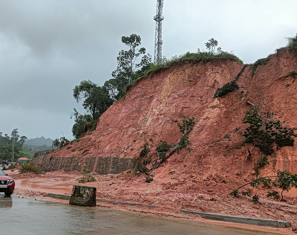 ಸಕಲೇಶಪುರ: ಚರ್ಚ್‌ಗೆ ಭೂಕುಸಿತ ಆತಂಕ