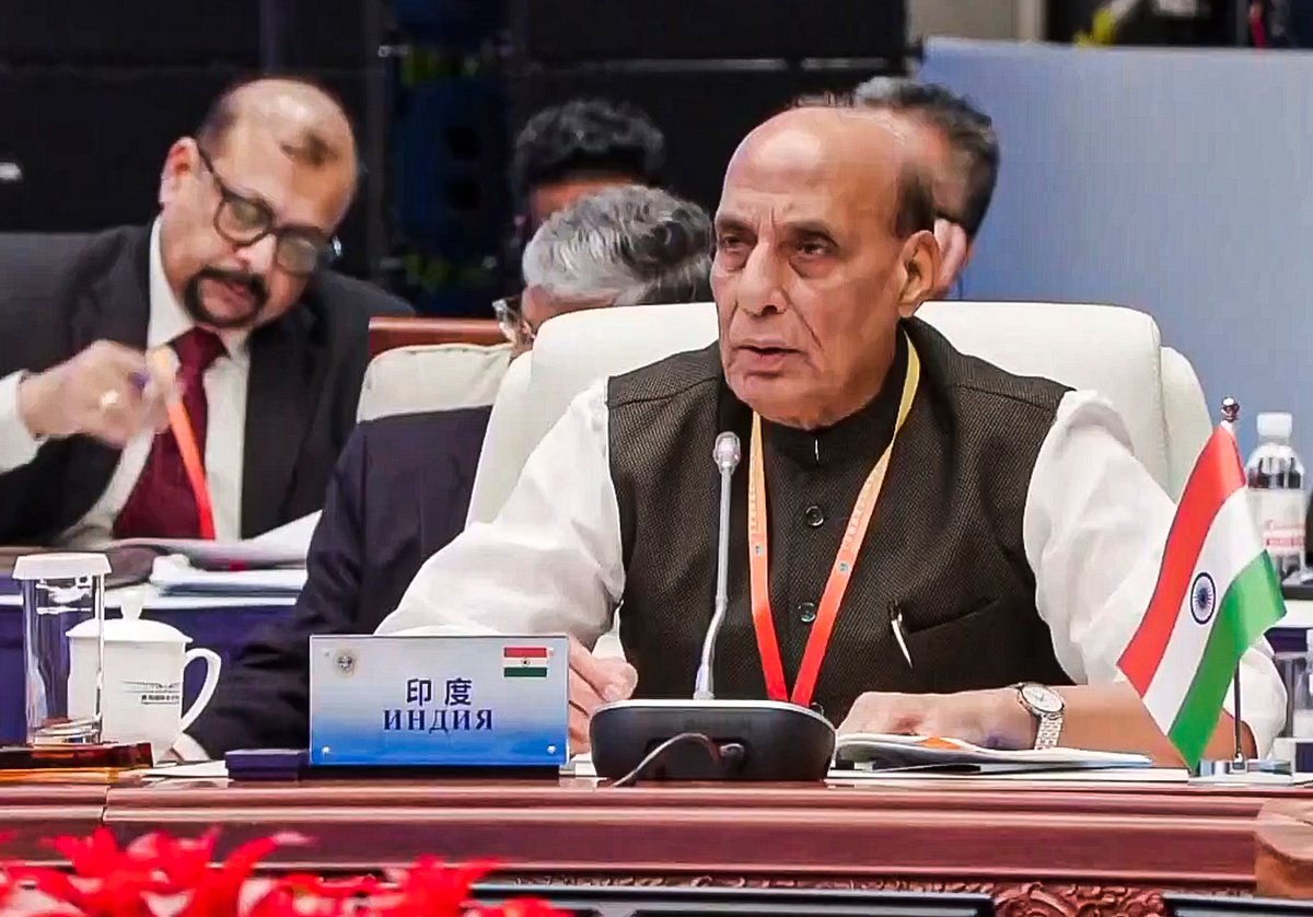 ‘ಸುಖೋಯ್‌’ ಮೇಲ್ದರ್ಜೆಗೆ ರಷ್ಯಾ ರಕ್ಷಣಾ ಸಚಿವರೊಂದಿಗೆ ರಾಜನಾಥ್‌ ಸಿಂಗ್‌ ಚರ್ಚೆ